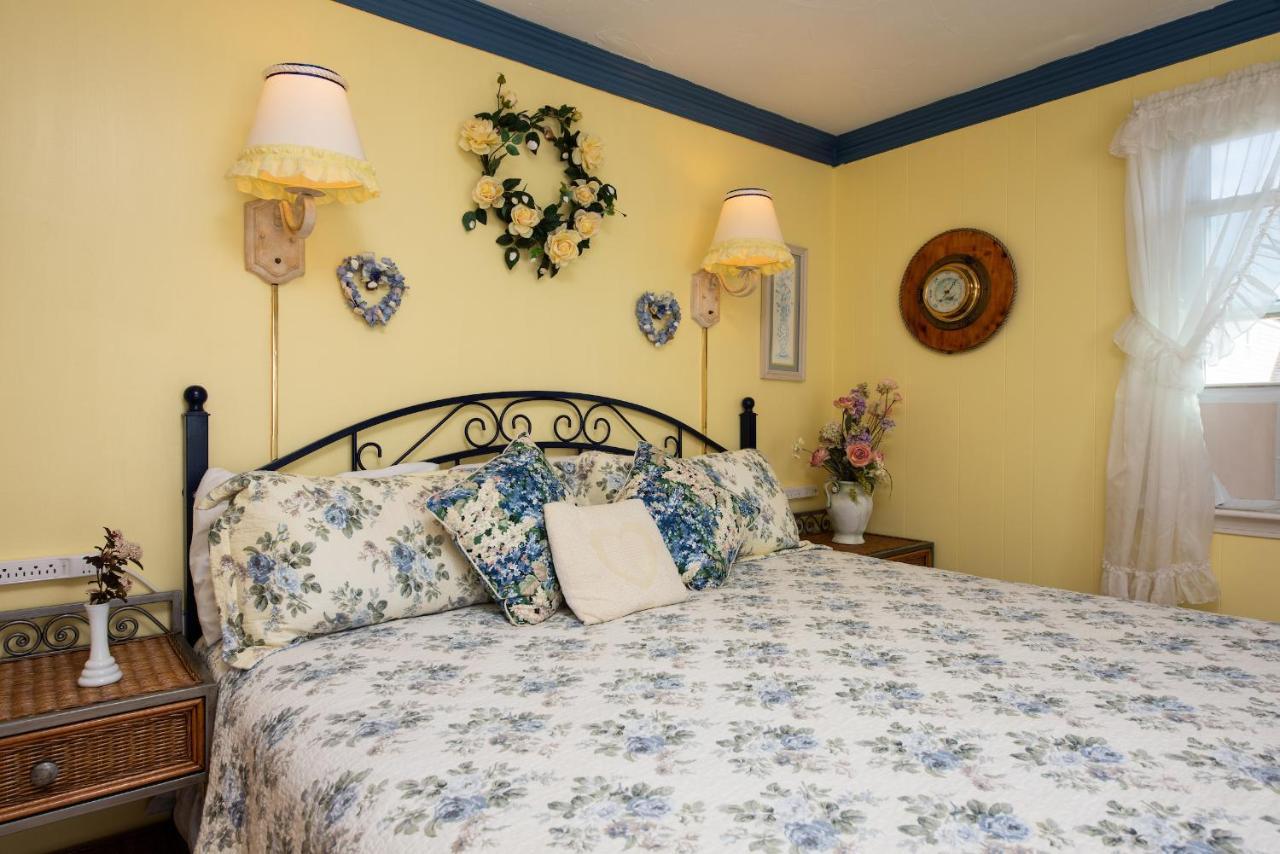 A Cape Cod Ocean Manor Inn Хаянис Екстериор снимка