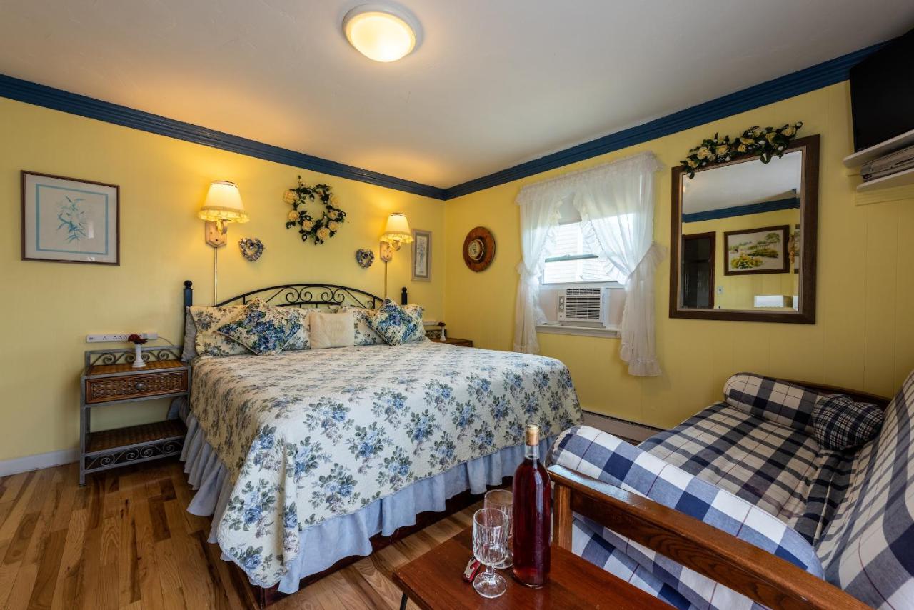 A Cape Cod Ocean Manor Inn Хаянис Екстериор снимка