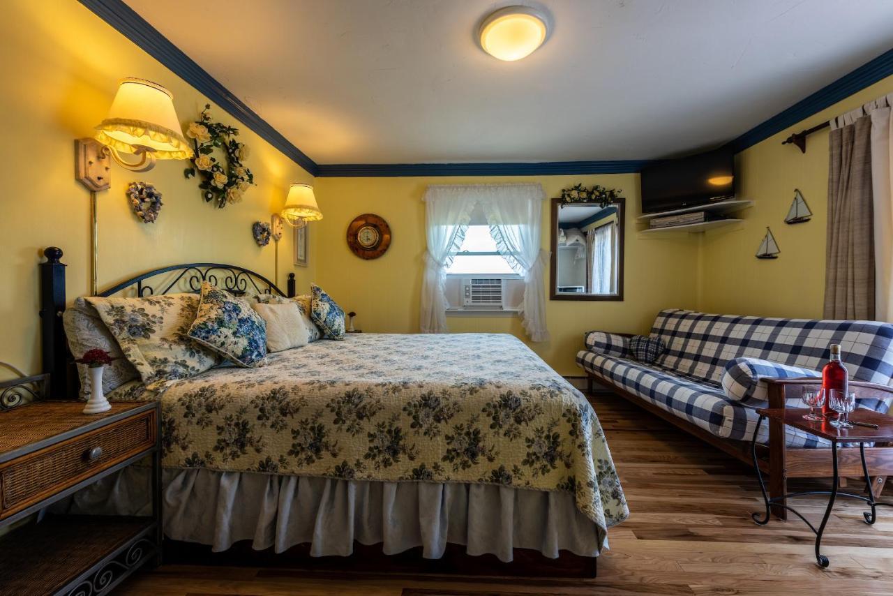 A Cape Cod Ocean Manor Inn Хаянис Екстериор снимка