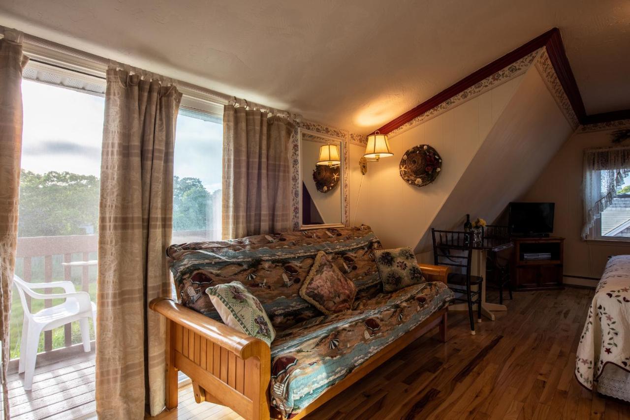 A Cape Cod Ocean Manor Inn Хаянис Екстериор снимка