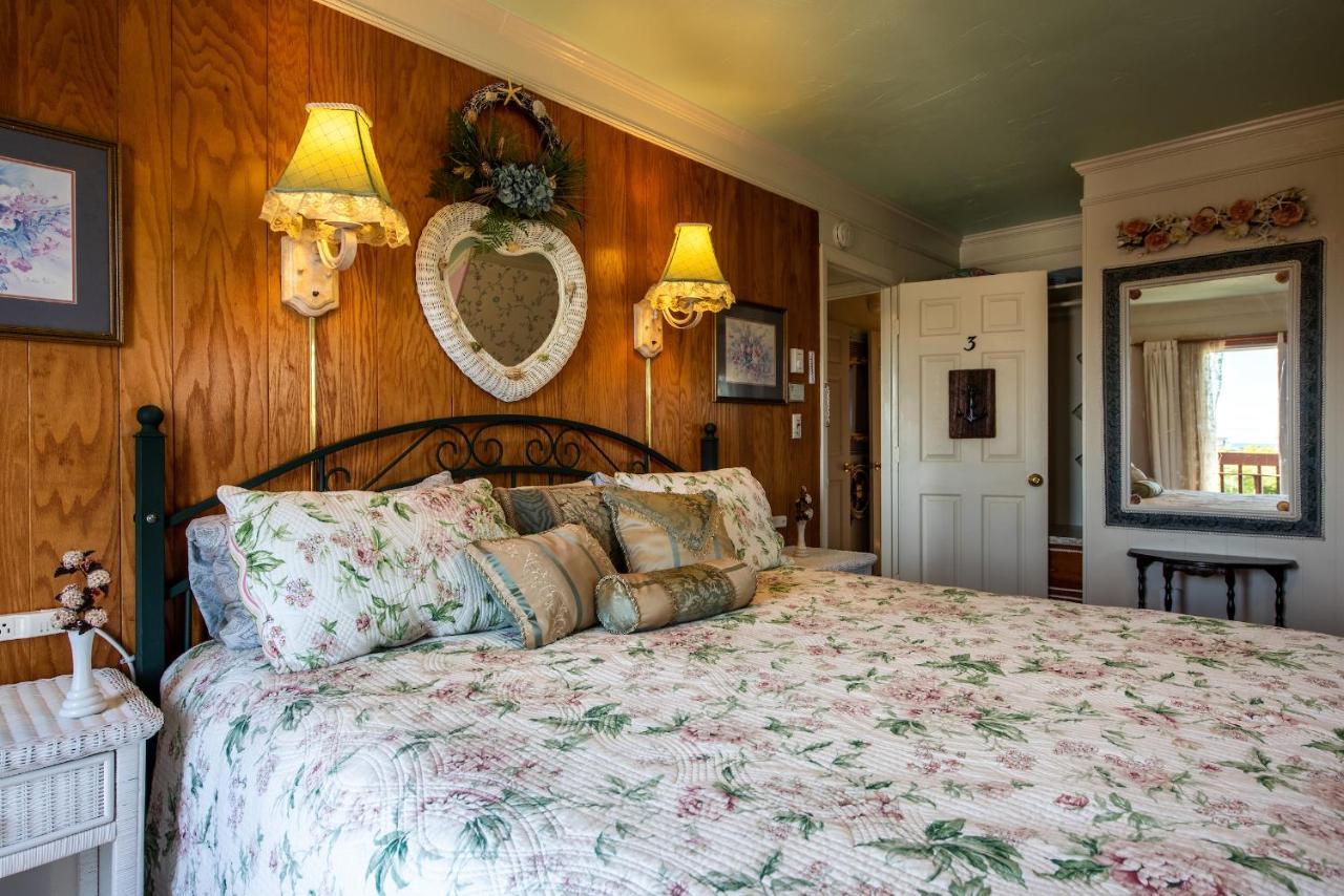 A Cape Cod Ocean Manor Inn Хаянис Екстериор снимка